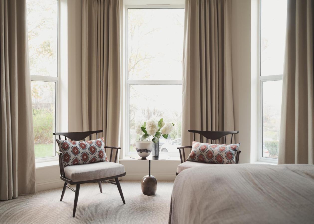 Leighton House - Boutique Guesthouse 바스 외부 사진 Curtains in a bedroom
