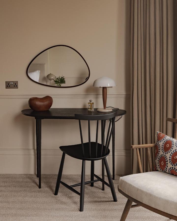 Leighton House - Boutique Guesthouse 바스 외부 사진 A contemporary dressing table