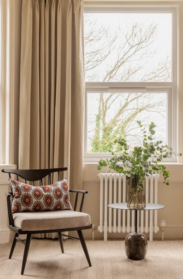 Leighton House - Boutique Guesthouse 바스 외부 사진 A window with a windowsill